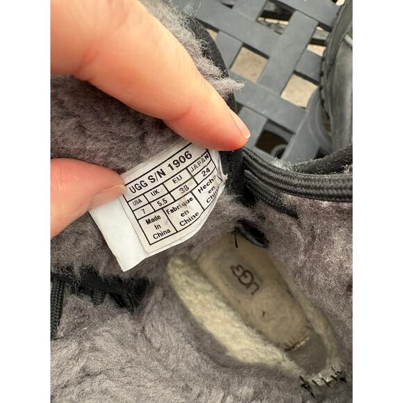 UGG Adirondack II Waterproof Insulated Black Gray Snow Boots – Women’s Size 7 - Picture 5 of 9